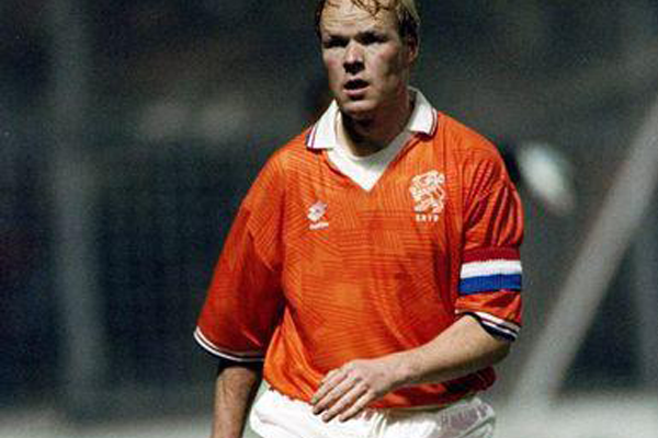荷蘭十大球星排行榜：范巴斯滕排名第2，第一名是他毫無疑問