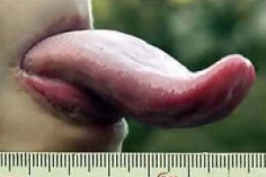 世界上舌頭最長的女人