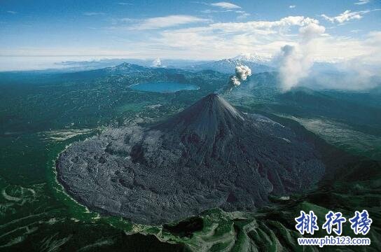 世界上最大的火山群，堪察加火山群（海拔4750m）