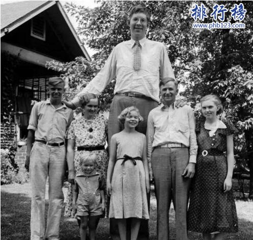美國最高的人羅伯特·潘興·瓦德羅,身高2.72米體重444斤