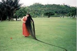 世界上最長的頭髮：阿薩•曼德拉頭長16.7米重40斤(被壓彎脊柱)