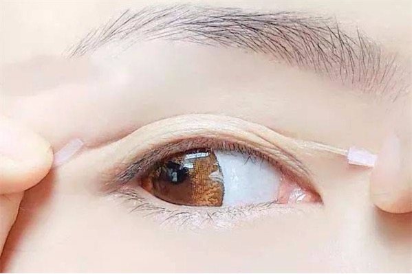雙眼皮貼和畫眼影的順序是什麼
