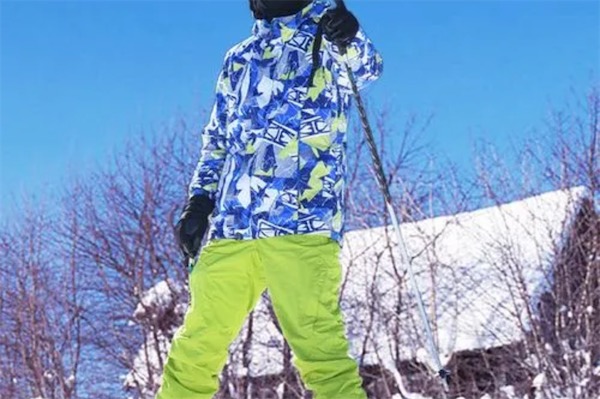 滑雪穿衝鋒衣還是羽絨服