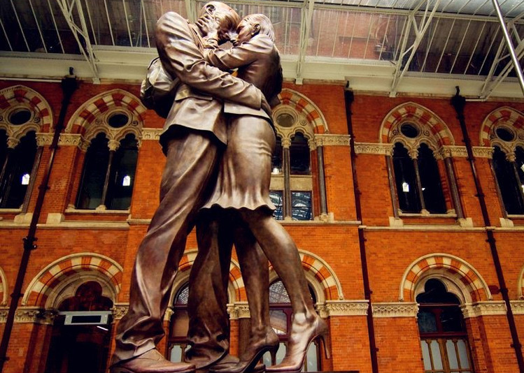 世界最有名的十大接吻雕塑 這些藝術建築，你認識幾個