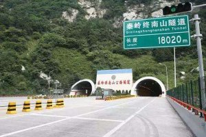 世界十大公路隧道排行榜 第一位於我國 全長18.02公里