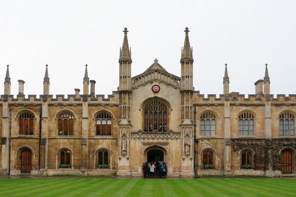 英國大學排名前十的大學