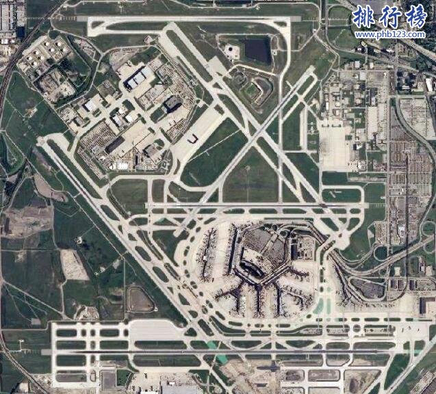 世界上跑道最多的機場：奧黑爾國際機場(曾生產C-54運輸機)