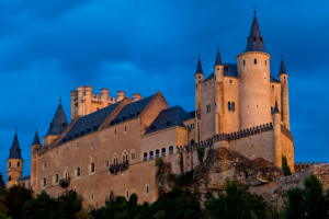 西班牙十大宮殿：第一名阿爾卡薩城堡(白雪公主住過的地方)