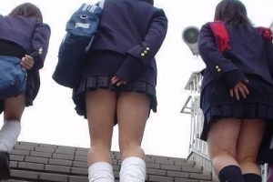 女生遭老師摸大腿臀部 全球最變態老師排行榜