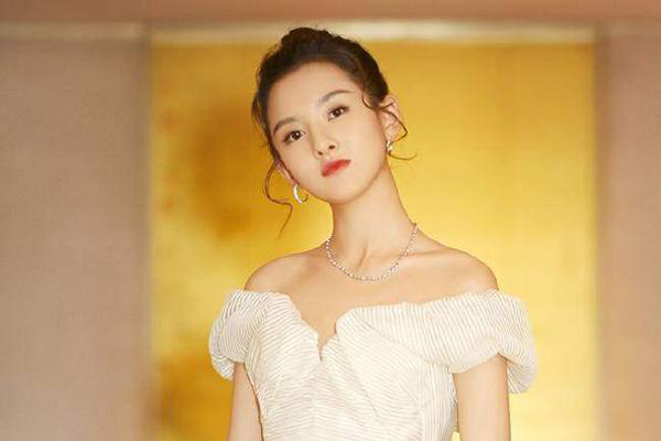 中國十大90後美女排行榜 鄭爽李沁上榜，第一名是為新疆美女