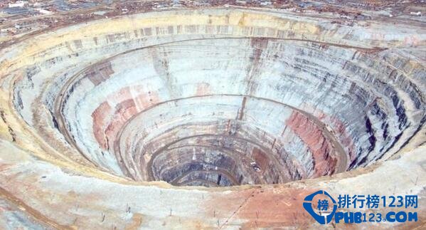 世界上最大的鑽石坑 珀匹蓋殞石坑(儲存萬億克拉鑽石)