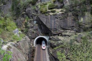 世界十大奇特隧道 倫敦泰晤士河隧道上榜，第一在瑞士