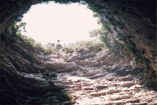 探秘世界最神秘的十大洞穴 天星村深洞深不見底（1026米）