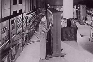 世界上第一台計算機，約翰·阿塔那索夫發明(30餘噸/170平方米)