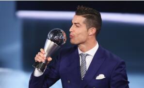 2016FIFA世界足球先生：C羅力壓梅西，第4次加冕(史上第2人)