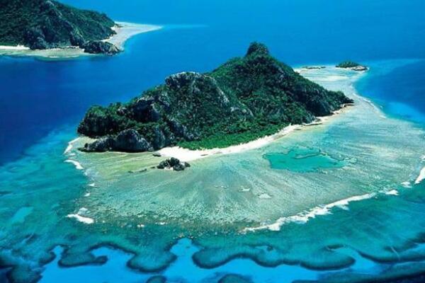 世界最漂亮的十大島 塞席爾群島上榜,聖托里尼島如世外桃源