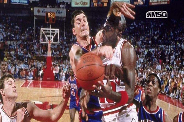 NBA十大鬥毆事件 不忍直視！湯姆·賈諾維奇被打得飛出腦漿