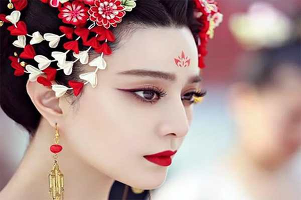 中國鼻子最美的十大女明星 楊冪趙薇上榜，第一舞蹈演員出身