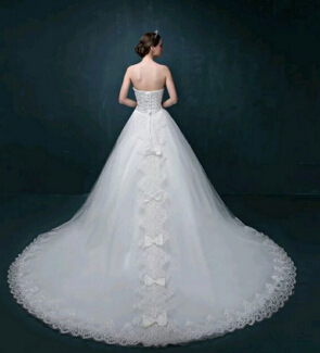 世界上最重的婚紗，英國新娘的婚紗127斤（極致奢華)
