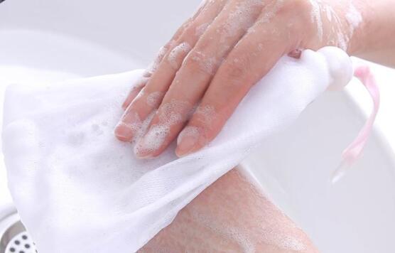 洗洗面乳臉刺痛正常嗎