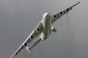 世界上最大的飛機：安-225運輸機