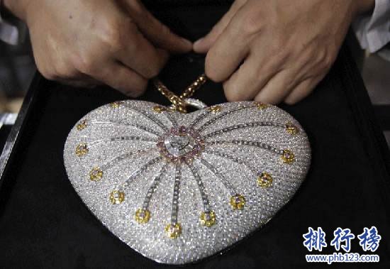 世界最昂貴手包：“一千零一夜” 18K金 4500顆鑽石