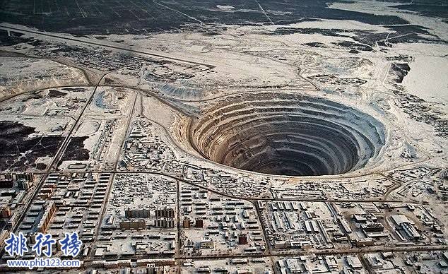 世界十大坑洞：土庫曼斯坦天然氣坑洞被稱為“地獄之門”