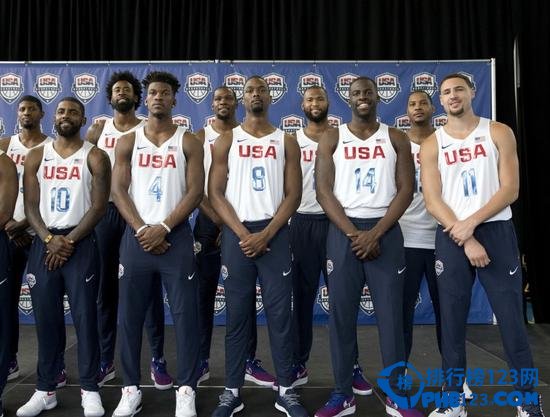 美國隊籃球隊員合照