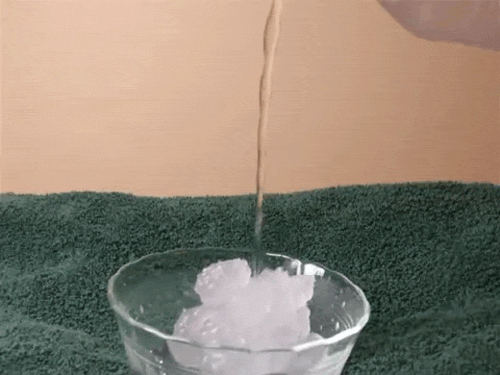 超冷水接觸到冰立刻凝固