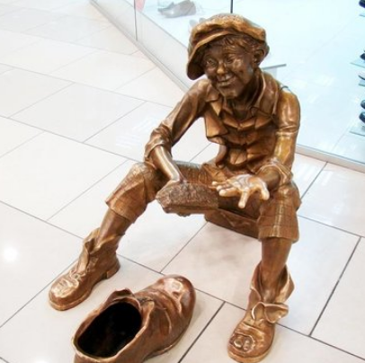 Sculpture Shoeshine