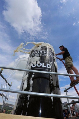 打破金氏世界紀錄：全球最大的啤酒瓶
