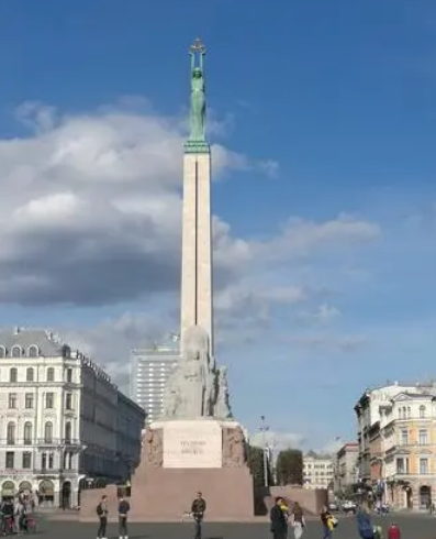 拉脫維亞自由紀念碑