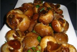 青島十大名菜 嶗山菇燉雞上榜，第六具有很好的滋補功效