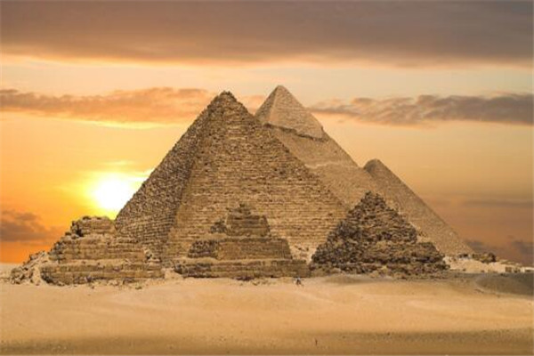 世界十大歷史奇蹟 金字塔內部像迷宮，第二是我國的地標