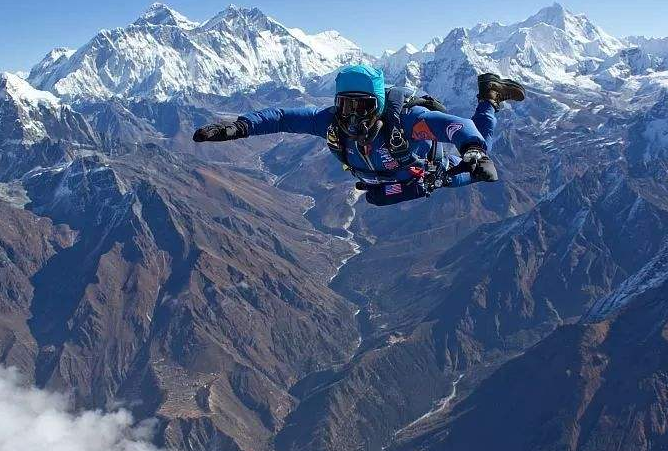 全球十大跳傘聖地 珠穆朗瑪峰上榜，杜拜最受歡迎