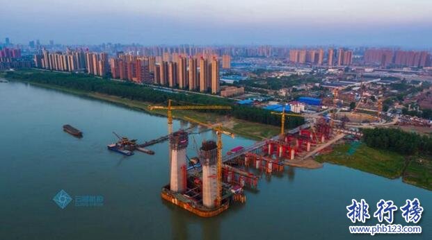 世界上跨度最大的雙層懸索橋：武漢楊泗港長江大橋(雙層雙向10車道)