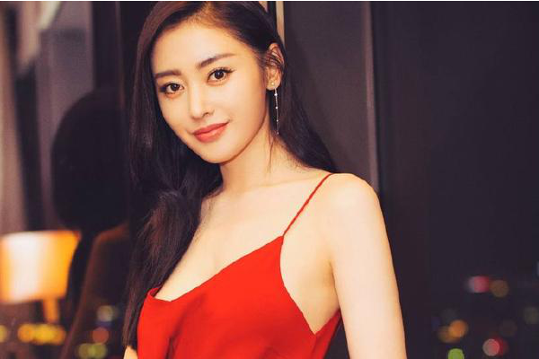 中國十大90後美女排行榜 鄭爽李沁上榜，第一名是為新疆美女