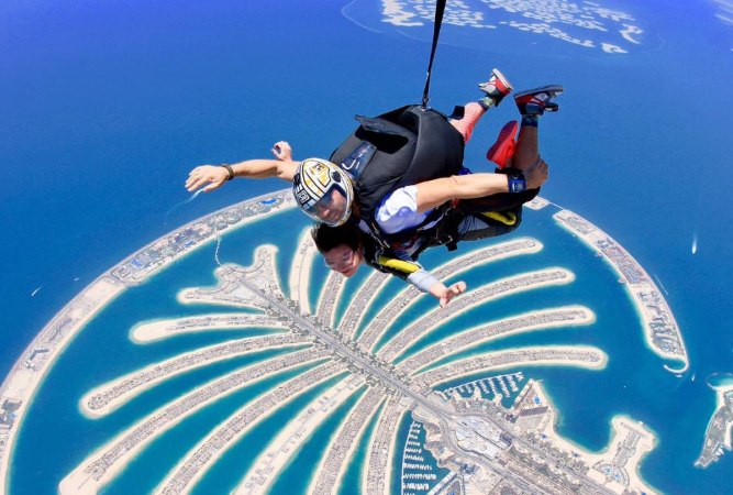全球十大跳傘聖地 珠穆朗瑪峰上榜，杜拜最受歡迎