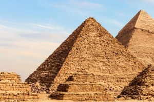 吉薩金字塔旅遊筆記：埃及象徵，歷經多代法老形成規模