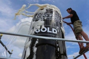 打破金氏世界紀錄：全球最大的啤酒瓶
