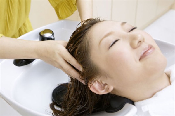 酸性洗髮水和鹼性洗髮水的區別是什麼