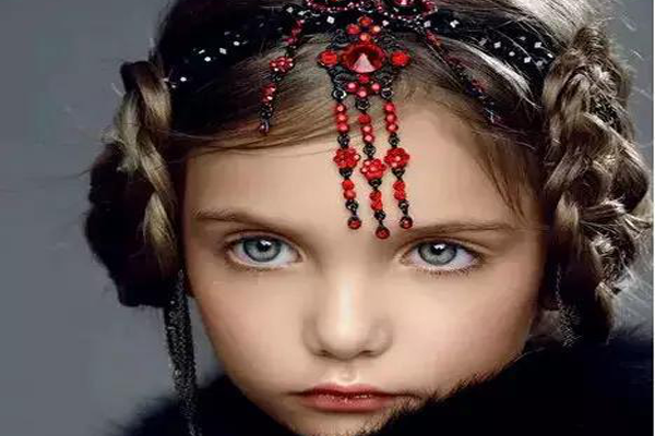 俄羅斯十大最漂亮童星 萌哭了！她曾被評為世上最美小女孩
