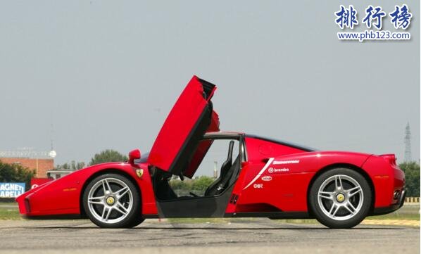 法拉利最快的車：法拉利Enzo(最高時速達350km/h)