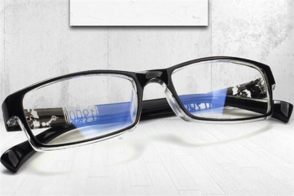 什麼牌子的眼鏡最好？世界十大眼鏡品牌排行榜