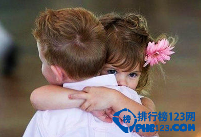 “望子成龍，望女成鳳”這應該是中國家長最真實的寫照了，而且中國父母教育孩子的方式在國外看來可能有點略顯極端了，那么家長教育孩子的方法究竟是什麼？教育孩子的十大誤區
