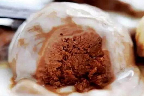 世界三大最貴冰淇淋，草莓阿諾售價百萬美元，貧窮限制了想像