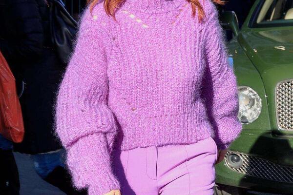 紫色毛衣搭配什麼好看