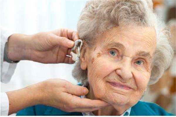 給老人買助聽器，有哪些經驗可以分享