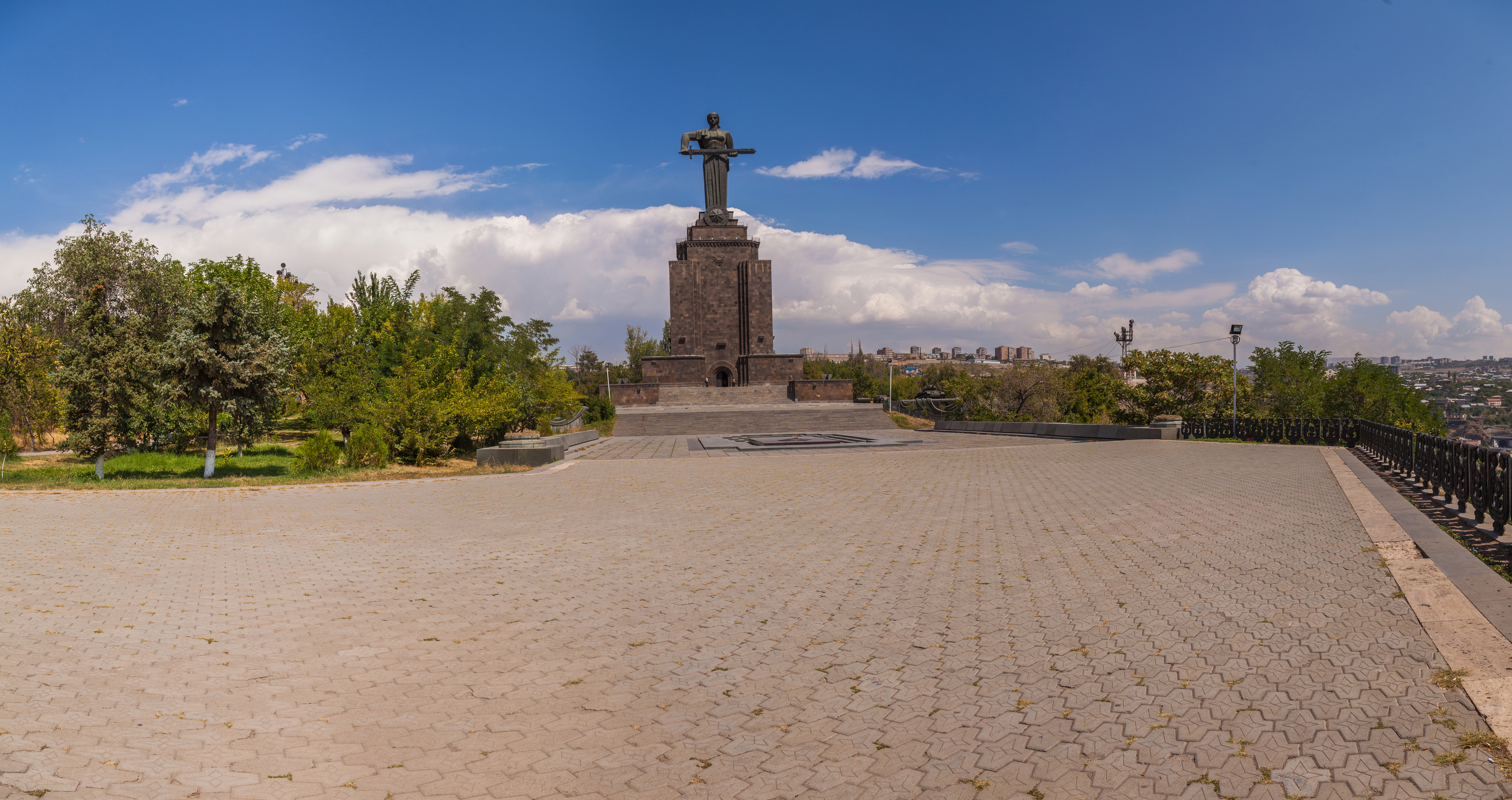 亞美尼亞母親紀念碑