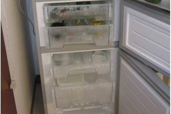 冰櫃冰塊快速解凍的方法是什麼